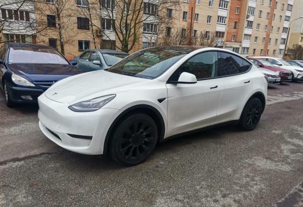 Tesla Model Y, 2023 год выпуска с двигателем Электро, 144 383 BYN в г. Минск