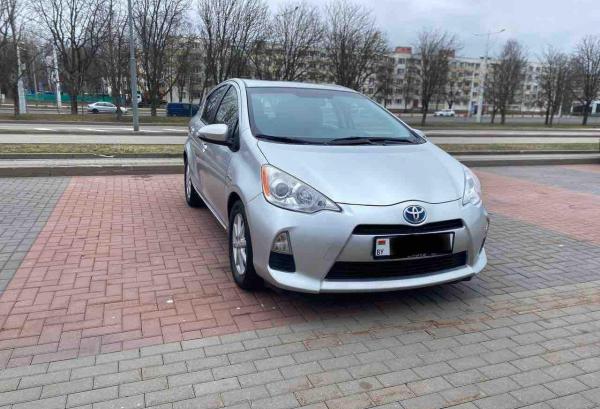 Toyota Prius c, 2014 год выпуска с двигателем Гибрид, 32 117 BYN в г. Минск