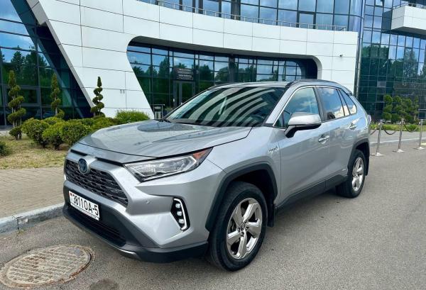Toyota RAV4, 2019 год выпуска с двигателем Гибрид, 102 610 BYN в г. Минск