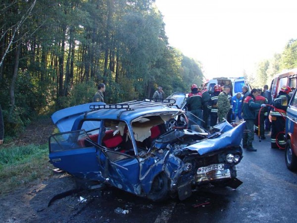 В Гомельском районе погибли два человека в результате лобовой аварии автомобилей Opel и ВАЗа