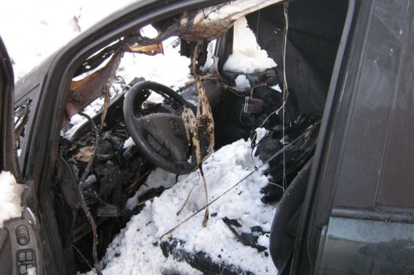 Автомобиль сгорел из-за включенной плитки