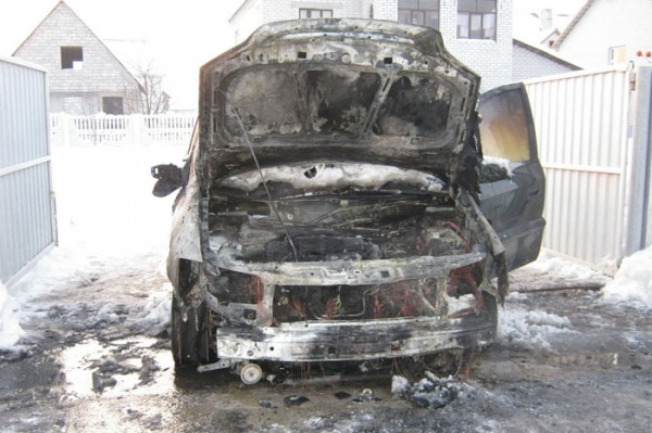 Автомобиль сгорел из-за включенной плитки