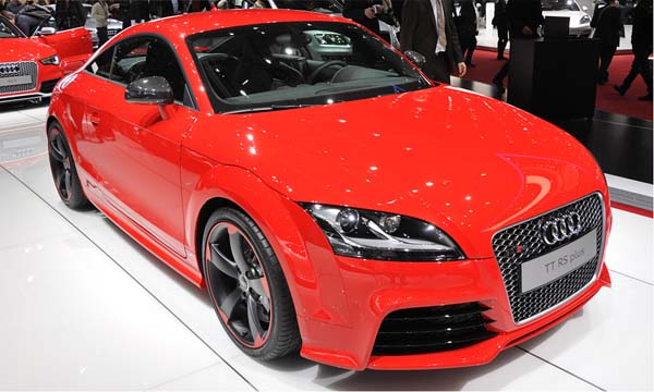 На автосалоне в Женеве первый раз представили новую модель Audi TT RS