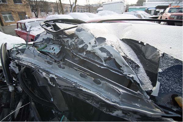 В воскресенье в Минске Audi въехал в столб – погибли два человека