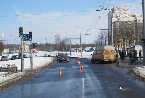 Бесправный водитель сбил гродненского школьника