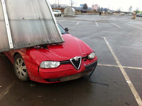 Дрифтинг на парковке в Минске привел к аварии