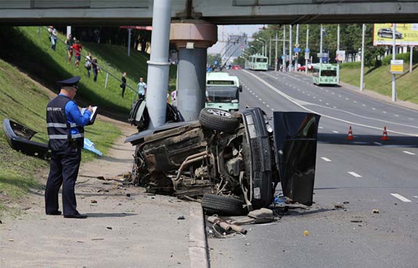 В столице BMW разорвало пополам, скончался молодой водитель