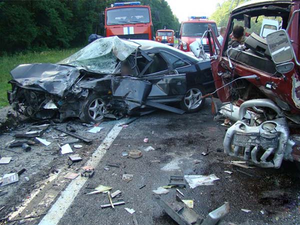 Возле Гомеля случилась лобовая авария, скончался один из водителей