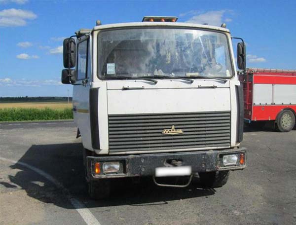 На трассе Минск — Микашевичи произошло столкновение Peugeot 607 и МАЗ