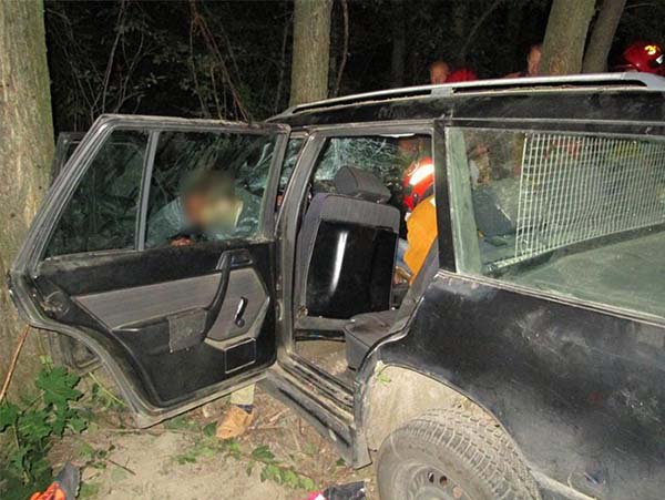 Mercedes вылетел в кювет – один человек скончался, еще три травмированы