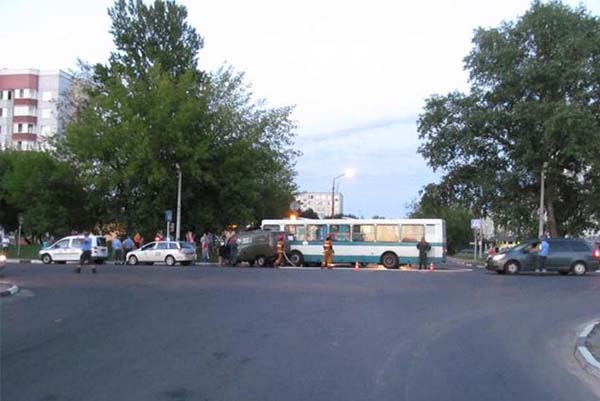 В поселке Лесном случилось столкновение УАЗа, автобуса и двух легковых авто