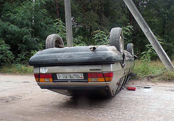В Волковысском районе нетрезвый водитель Volkswagen въехал в столб