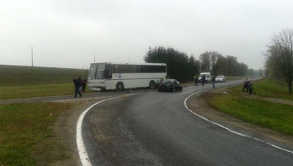 В Скиделе произошло столкновение автобуса и легкового авто Opel Calibra