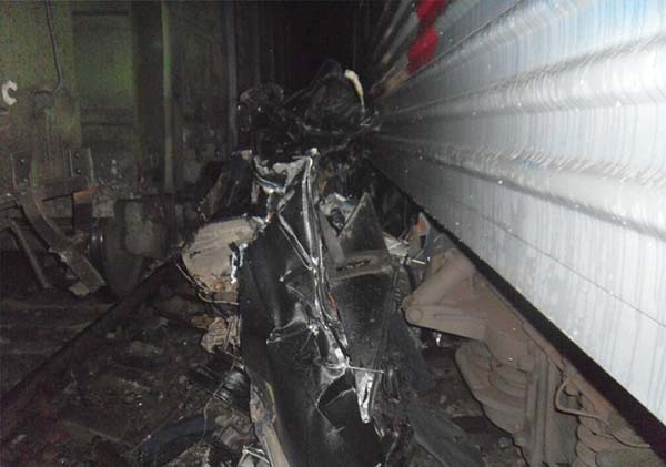 Трагическое столкновение двух поездов и легковушки Mercedes S-Class