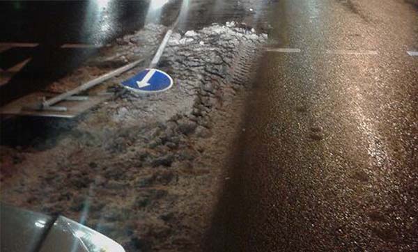 В Минске водитель Mercedes врезался в дорожные знаки