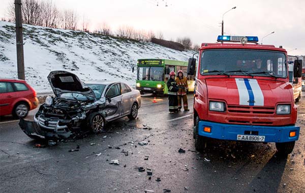 В столице в лобовом столкновении Volkswagen Jetta и Mazda5 травмировался малыш