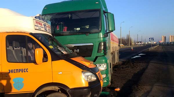 В Бресте случилась авария с участием бензовоза и пассажирской «Газели»