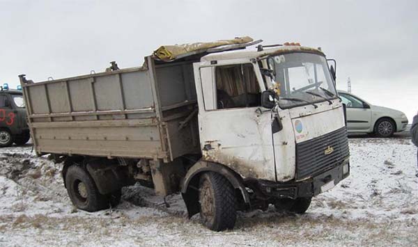 На дороге Минск — Гомель произошла авария с участием фургона и грузовика