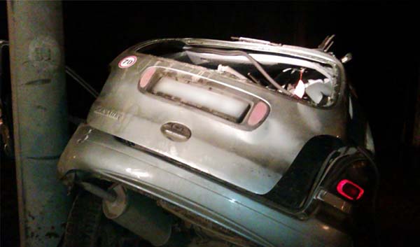 На могилевском шоссе Renault въехал в столб – 1 человек погиб