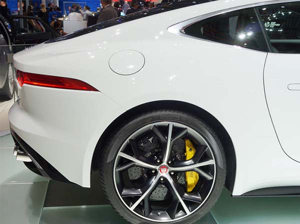 В Женеве дебютировал британский автомобиль Jaguar F-Type