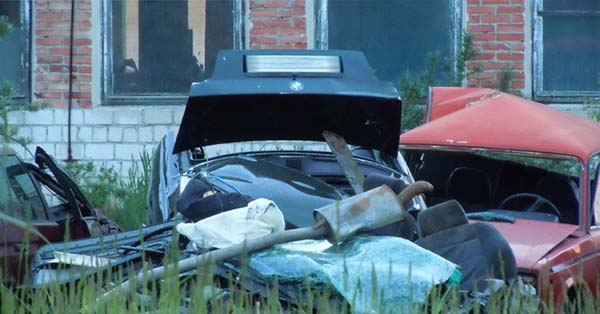 В Светлогорском районе легковушку разорвало пополам – двое погибших