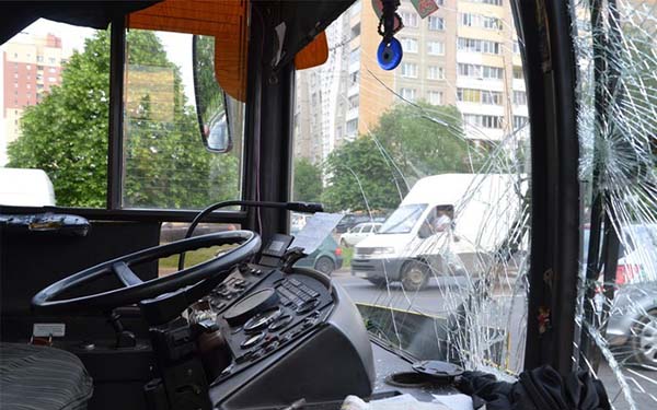 В столице столкнулись автобус и внедорожные автомобили