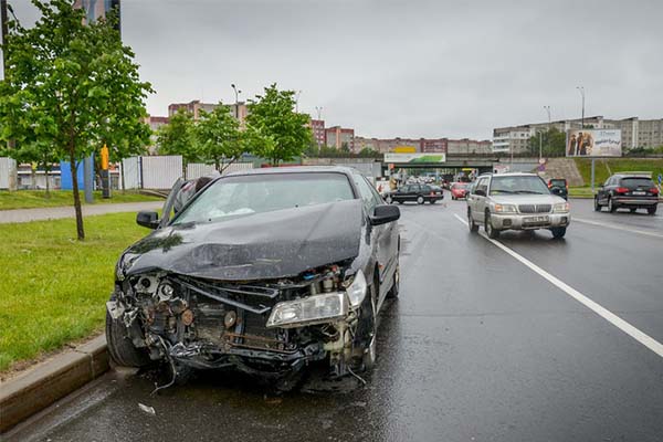 Утром в столице произошло опрокидывание Mercedes Sprinter