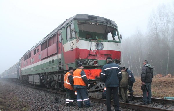 Поезд столкнулся с лесовозом под Могилевом