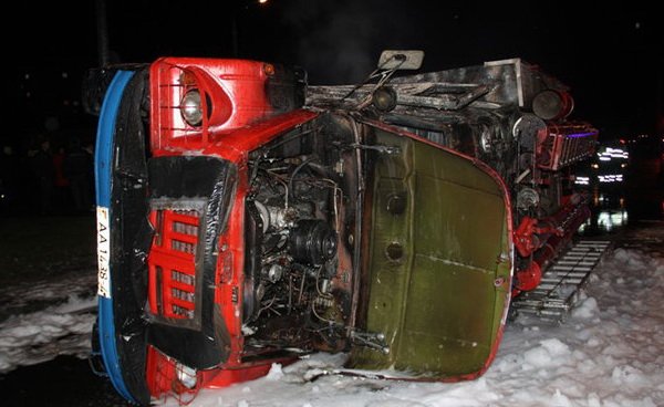 В Лиде "БМВ" врезался в пожарный автомобиль