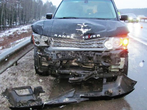 Пьяный на Range Rover врезался Volkswagen Sharan на трассе M3