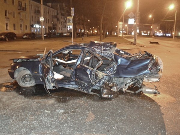 ДТП в центре Бреста: от BMW практически ничего не осталось, водитель погиб