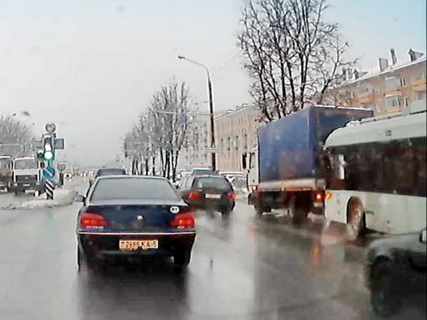 В Минске троллейбус 16 маршрута врезался в МАЗ