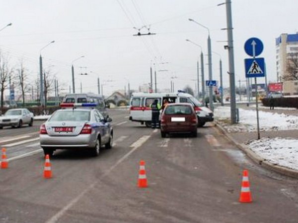 На проспекте Космонавтов в Гродно водитель Renault сбил пешеходов