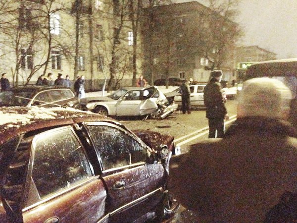 Пять разбитых машин в аварии на улице Жилуновича в Минске