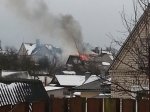 В Волковыске добрые соседи вытолкали Мерседес из горящего гаража