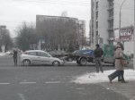 В Минске на улице Куйбышева девушка попыталась проехать под эвакуатором