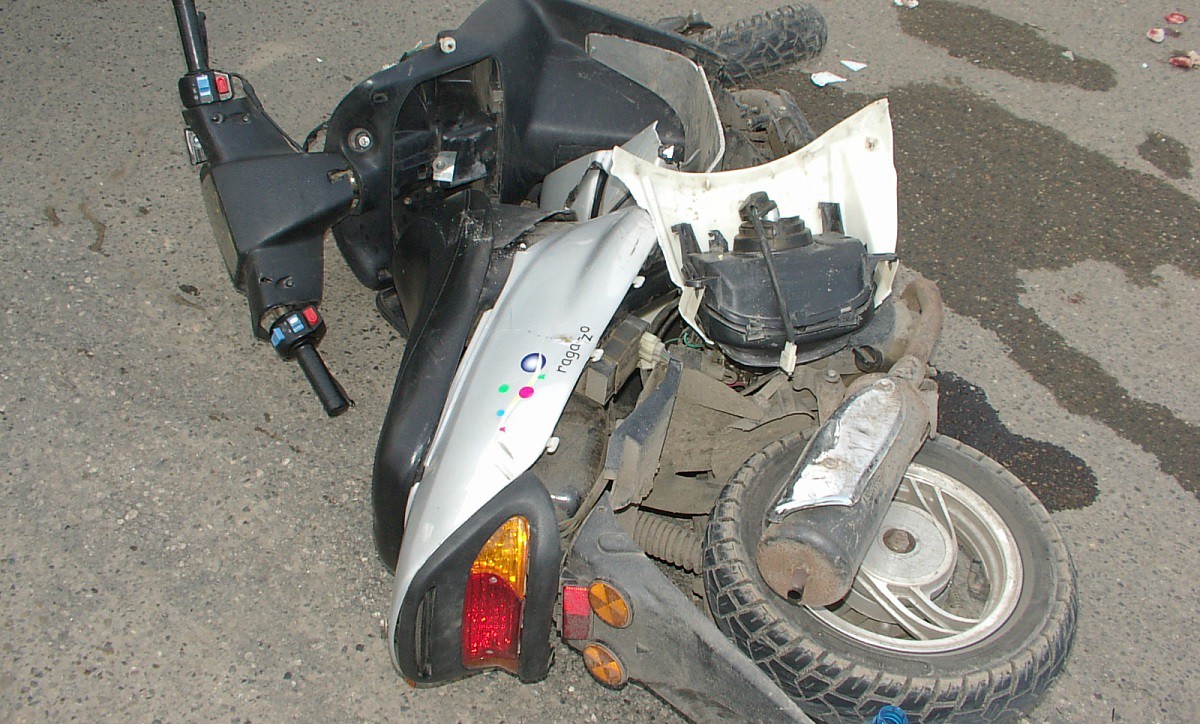 Нетрезвый бесправник на скутере врезался в мотоцикл. Контроль за байкерами на дорогах усилен