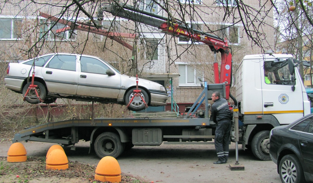 Утилизация старых автомобилей: первые машины отправились в Гатово