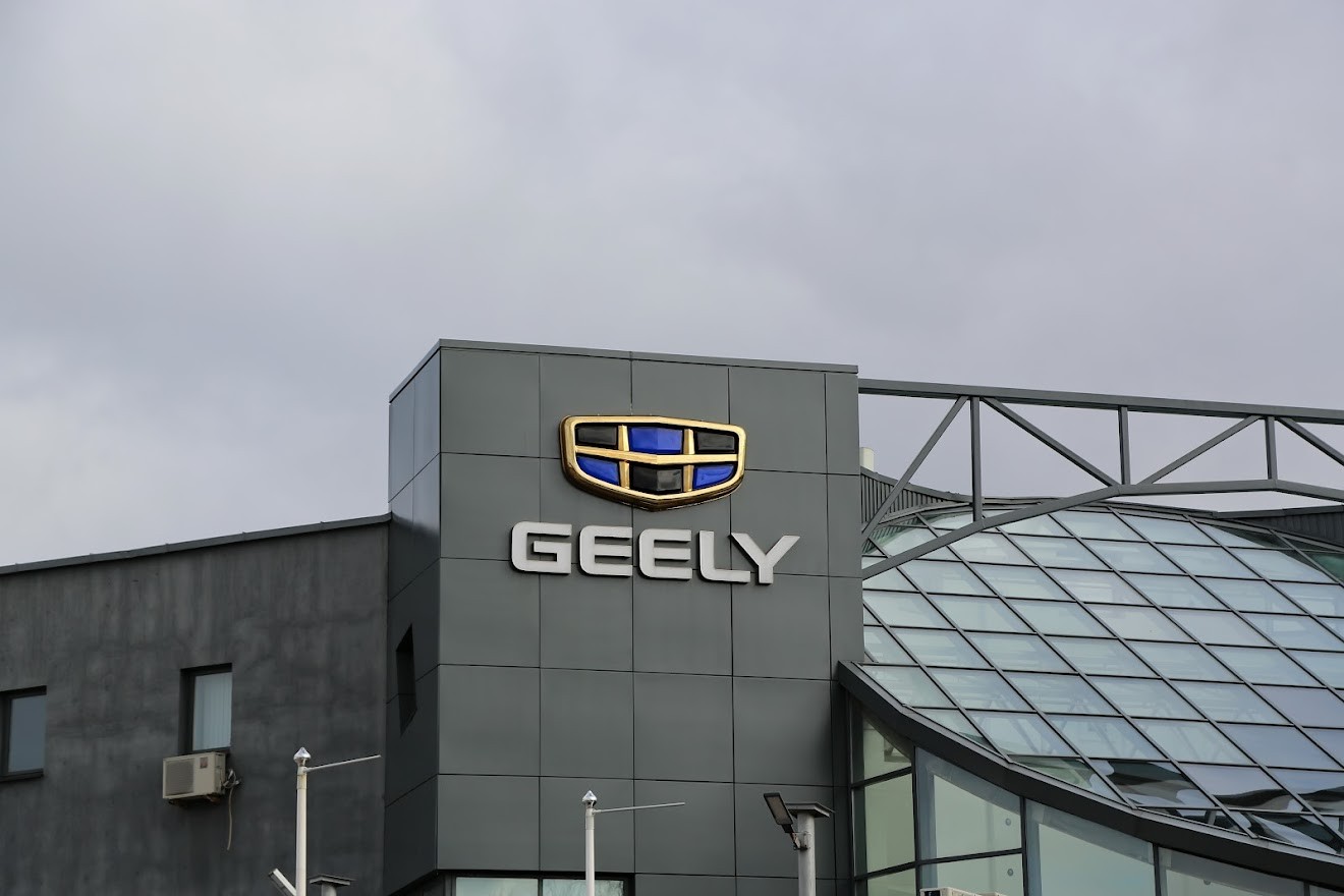 Собранные в Беларуси Geely Atlas Pro станут дешевле на 15%, обещают в Комитете государственного контроля республики