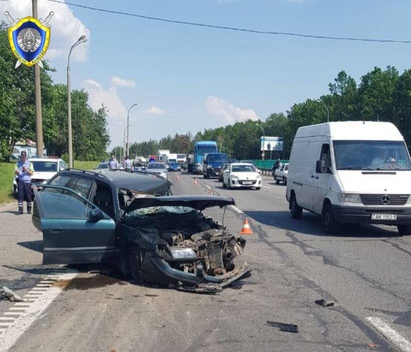 Смертельное ДТП на МКАД: Mazda врезалась в трактор, водитель погиб на месте