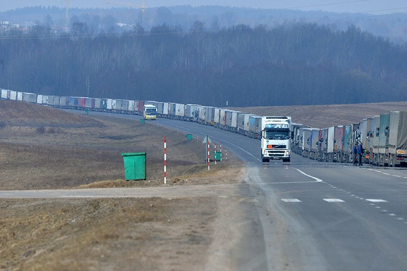 Очереди с фурами на границе с Беларусью начали расти быстрее