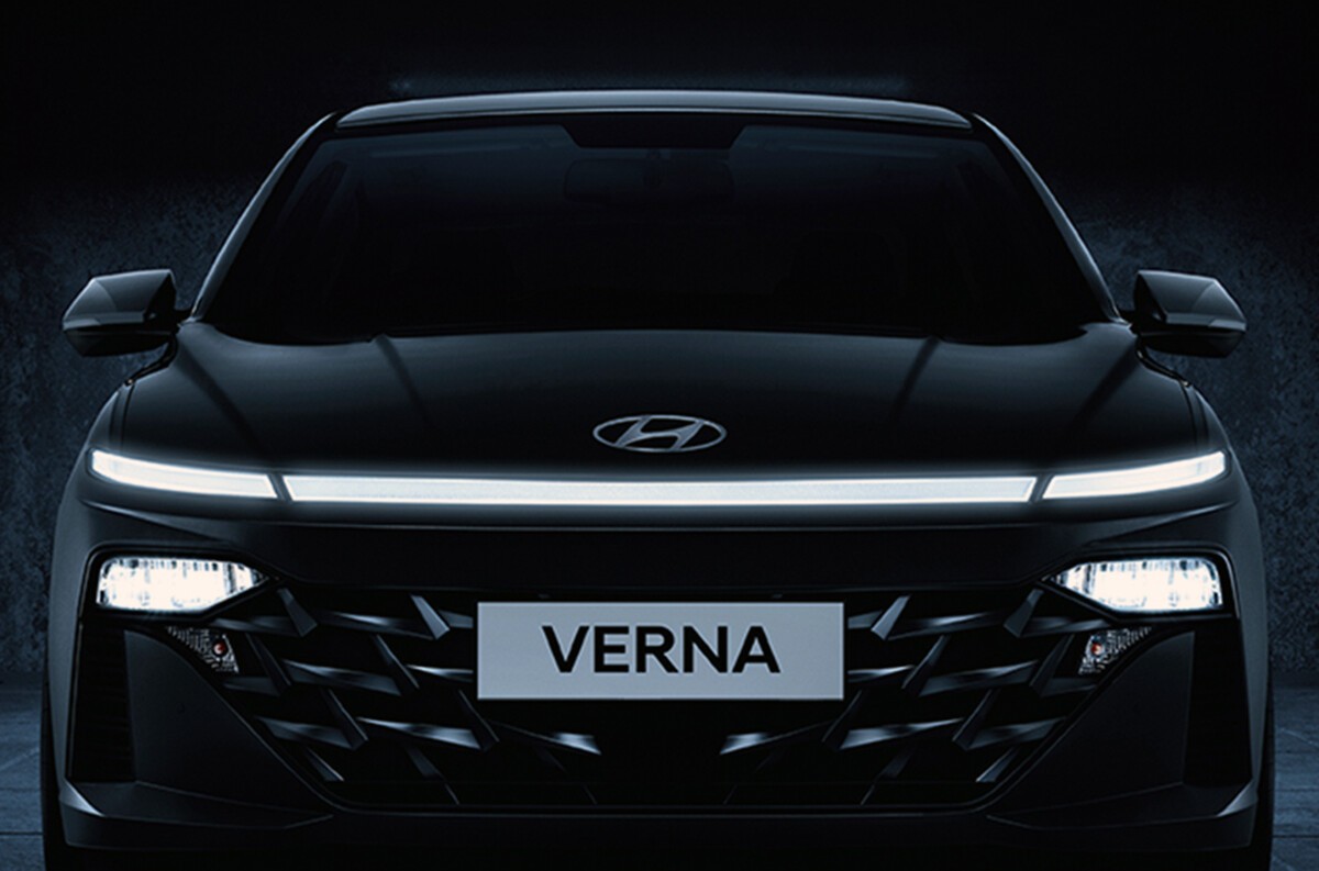 Фотоснимки интерьера очередного поколения седана Hyundai Verna показало индийское подразделение бренда