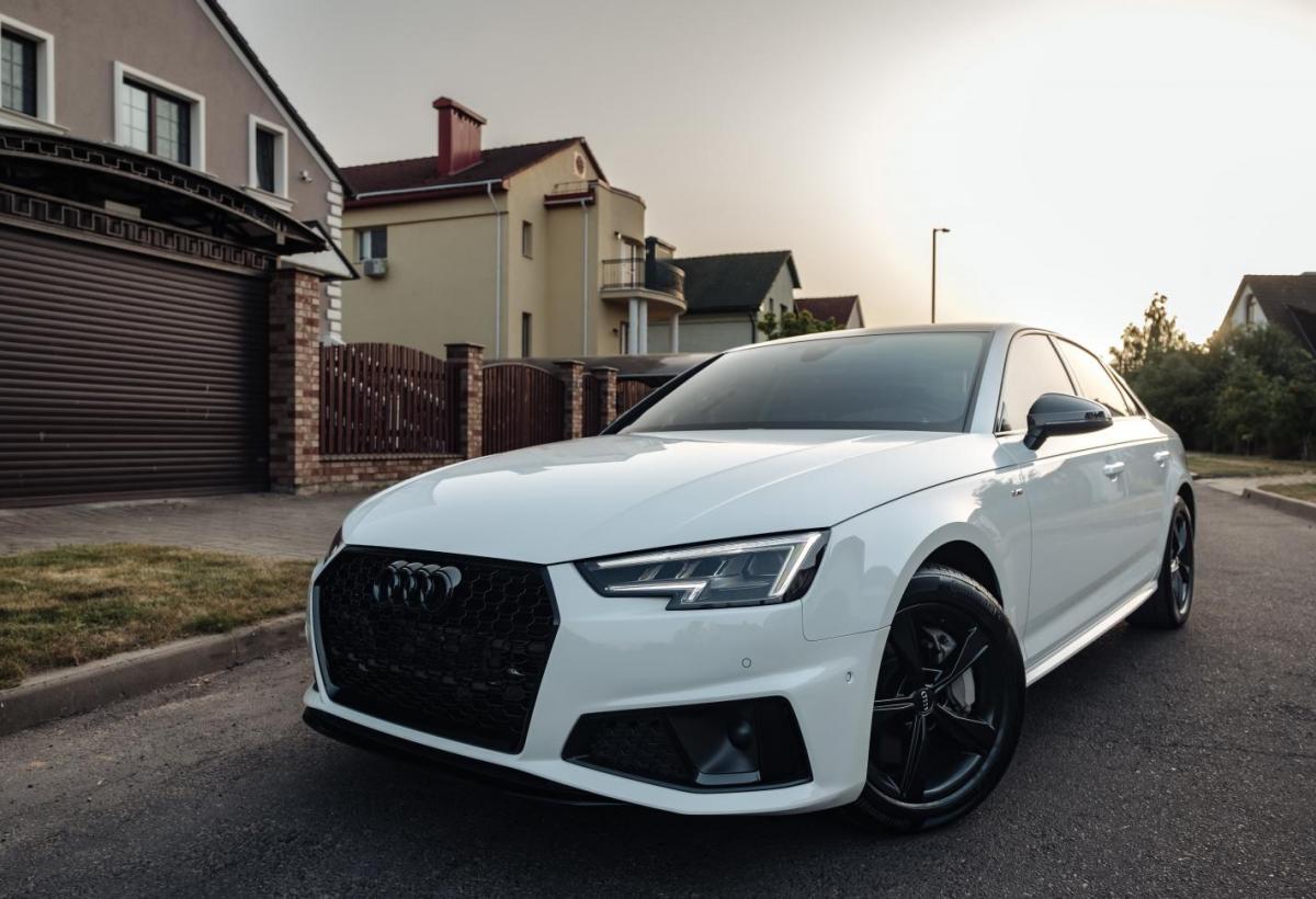 Купить Audi A4 V (B9) S-line Competition, 2.0 Бензин, 2018 года, Седан по  цене 102 324 BYN в Минске