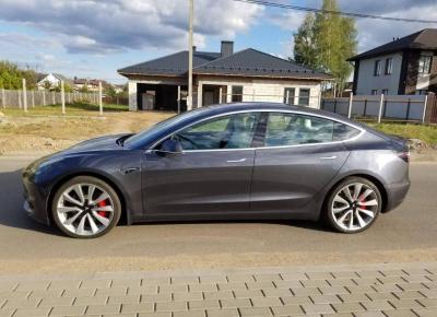 Фото Tesla Model 3