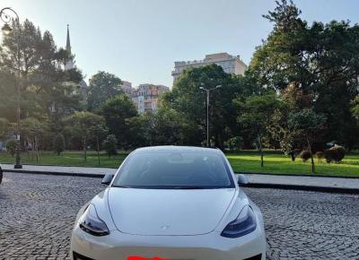 Фото Tesla Model 3