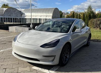 Фото Tesla Model 3