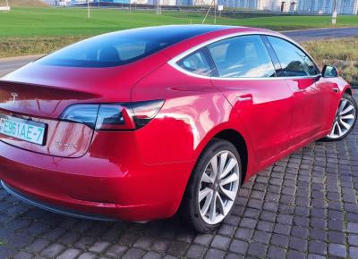 Фото Tesla Model 3