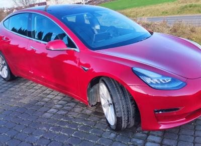 Фото Tesla Model 3