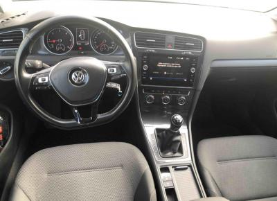 Фото Volkswagen Golf