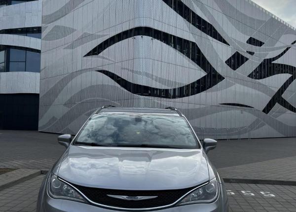 Chrysler Pacifica, 2019 год выпуска с двигателем Бензин, 96 215 BYN в г. Минск